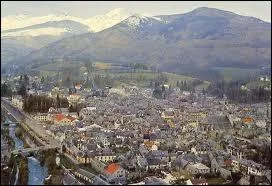 Bagnres-de-Bigorre est une ville thermale. De quel dpartement dpend-elle ?