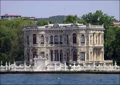 Comment s'appelle ce c�l�bre palais d'Istanbul ?