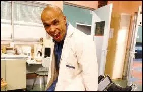 Infirmier chauve parlant couramment l'anglais (ou pas) il s'appelle ?