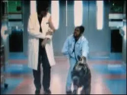 Dans un pisode Jamel emmne son chien  l'hopital. Comment s'appelle le chien ?