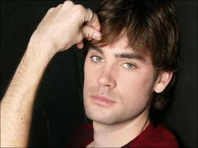 Dans quelle(s) série(s) Drew Fuller a-t-il joué ? (3 réponses)