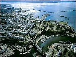 [Villes] Laquelle de ces villes bretonnes n'est pas une prfecture ? (une seule rponse vraie)