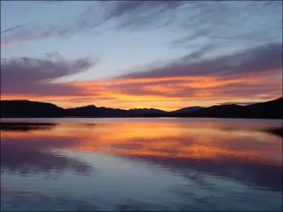 Quel pays a t le premier  interdire les gifles et les fesses donnes aux enfants ?