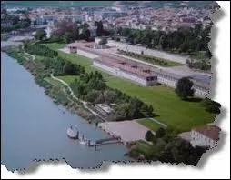 Attribuez le dpartement correspondant  la ville de Rochefort ?