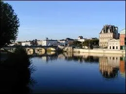 L'image reprsente le pont du Parc de Jarnac : o est situe la ville natale du prsident Franois Mitterrand ?