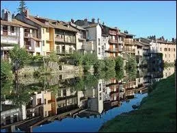  quel dpartement associez-vous Aurillac, capitale du parapluie ?