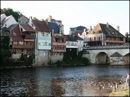 Voici le Vieux pont d'Argenton-sur-Creuse. O est-il situ ?