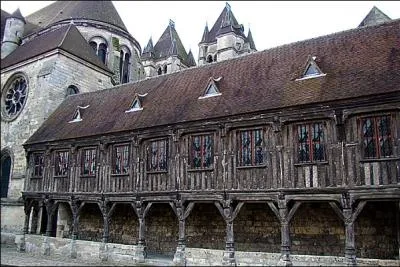 Dans quel dpartement est situe la ville de Noyon ?