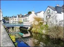 Laquelle de ces deux villes Finistriennes est traverse par la Lata ?