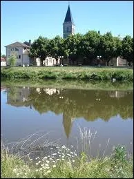 L'Arroux circule dans les dpartements de la Cte-d'Or ( 21 ) et de la Sane-et-Loire ( 71 ), dans la rgion ...