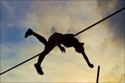 Comment se traduit  saut  la perche  en anglais ?