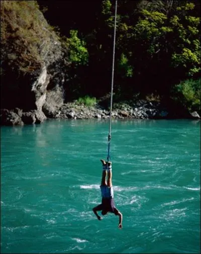 Comment se traduit  saut  l'lastique  en anglais ?