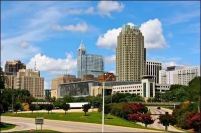 Dans quel tat se trouve la ville de Raleigh ? 