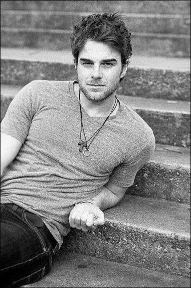 Comment s'appelle l'acteur qui joue le rle de Kol ?