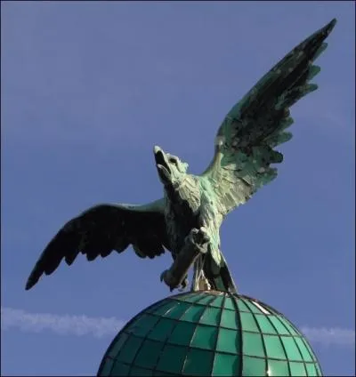 Boisson alcoolise au got fort amer, elle contient entre autres de la gentiane, de la rhubarbe, de l'alos, de la camomille, de la rue, de l'anglique, du safran. D'origine italienne, c'est :