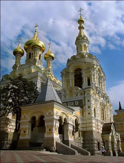 Dans quel pays est situe la ville de Yalta ?