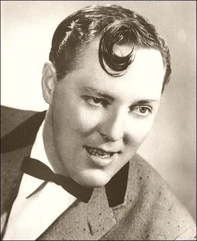Quel nom Bill Haley a-t-il donn au groupe qui l'accompagnait ?