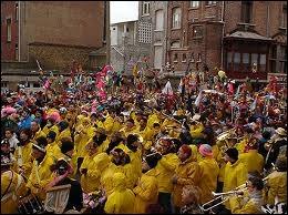 Voici une image colore de Dunkerque. Quel dpartement correspond  cette ville de carnaval ?
