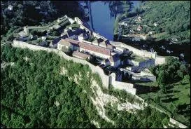 De quel dpartement dpend Besanon, ville fortifie par Vauban ?