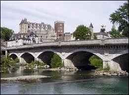 O situez-vous Pau et son chteau ?