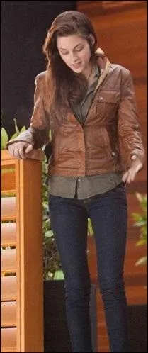 Quelle actrice joue le rle de Bella ?