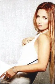 LA chanteuse que j'aime ! Ne d'un pre italien et d'une mre d'origine armnienne, Hlne Sgara a vu le jour le 26 fvrier...