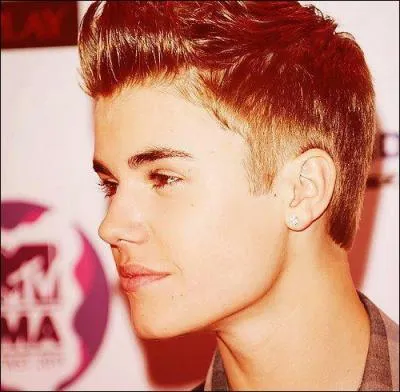 Comment s'appelle le concours de chant auquel Justin avait participé à Stradford ?