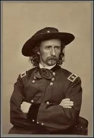 Gnral  23 ans, il reste le plus jeune  ce jour  avoir acquis ce grade de l'arme U S. Il a combattu Sudistes et Indiens...