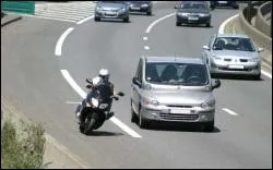 Circuler sur les bandes d'arr�t d'urgence peut vous faire perdre...