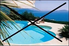 Quel membre du groupe ne sait pas nager  cause de sa phobie de l'eau ?