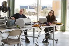 De qui est-elle accompagne ?