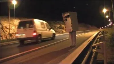 Quel personnage est devenu trs clbre grce  Internet, en se dguisant en radar routier, chauve-souris, kangourou, etc, etc ...