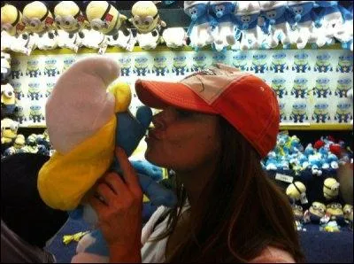 Qui Trish Stratus embrasse-t-elle ?