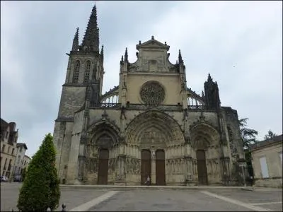 Bazas, petite ville possde cependant une cathdrale inscrite au patrimoine mondial de l'UNESCO, comment s'appelle-t-elle ?
