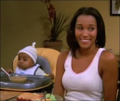 Comment s'appelle la petite amie de Junior ?