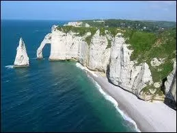 Voici les majestueuses falaises d'Etretat. Associez-y le dpartement ?
