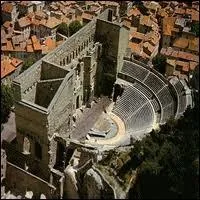 L'image reprsente une vue arienne des vestiges romains de la ville d'Orange. Quel est son dpartement ?