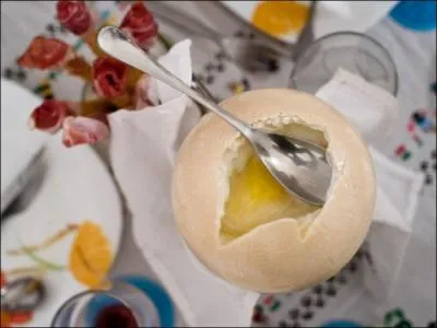 Voici un oeuf d'autruche  la coque, quel est son temps de cuisson ?