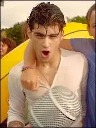 Selon Louis, il est :