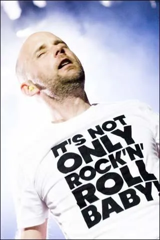 Sur la scne electro, on pouvait voir Richard Melville Hall et couter son  Hymn . Quel est son nom de scne ?