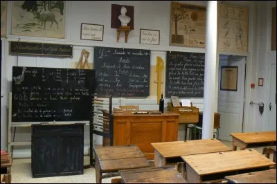 De quelle catégorie est le mot "finalement" ?