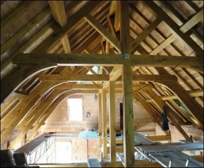 Quel nom est donné à l'assemblage des poutres et poutrelles formant la charpente ?