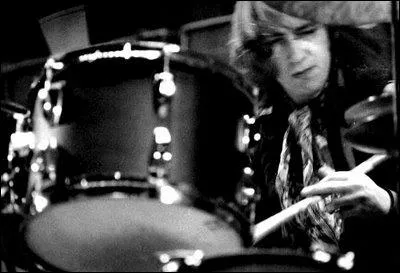 Quel est le nom de ce batteur, membre du Jimi Hendrix Experience ?
