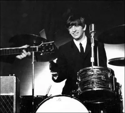 Quel est le nom de ce batteur, membre des Beatles ?