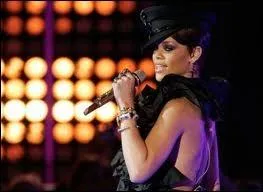 Depuis quand Rihanna chante-t-elle ?