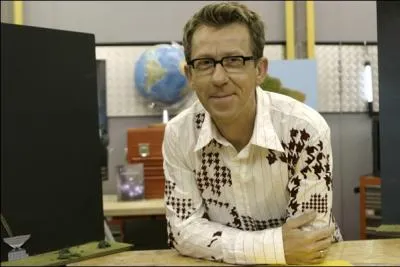 Et pendant ce temps-l, qui reste au chaud dans le camion avec ses maquettes ?