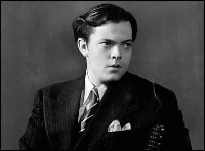 Qui a paniqu l'Amrique en 1938 avec sa version radiophonique de la  Guerre des mondes  ?