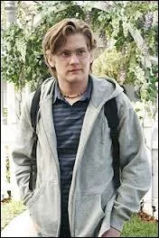 Quelle personne va embrasser Julie que Susan n'apprcie pas ?