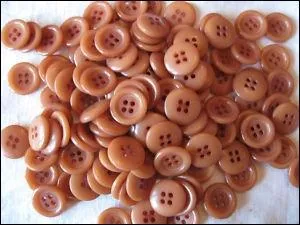 Dcouverte vers 1890, la premire matire plastique artificielle, la galalithe, est issue d'un quel liquide bien connu. Lequel ?