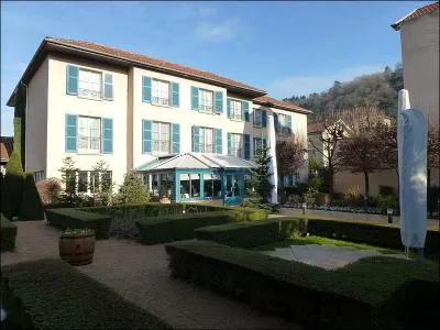 Rendez-vous  la table de  La Pyramide , restaurant o Paul Bocuse a fait ses classes dans la ville de :